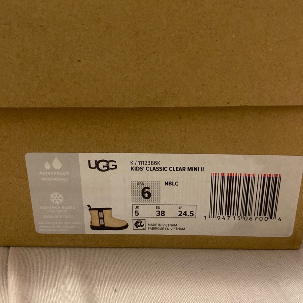 Tan Ugg boots